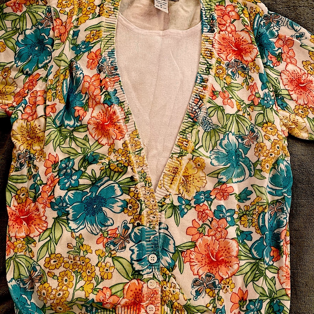 Cathy Daniels size medium women’s spring cardigan with built in shirt.